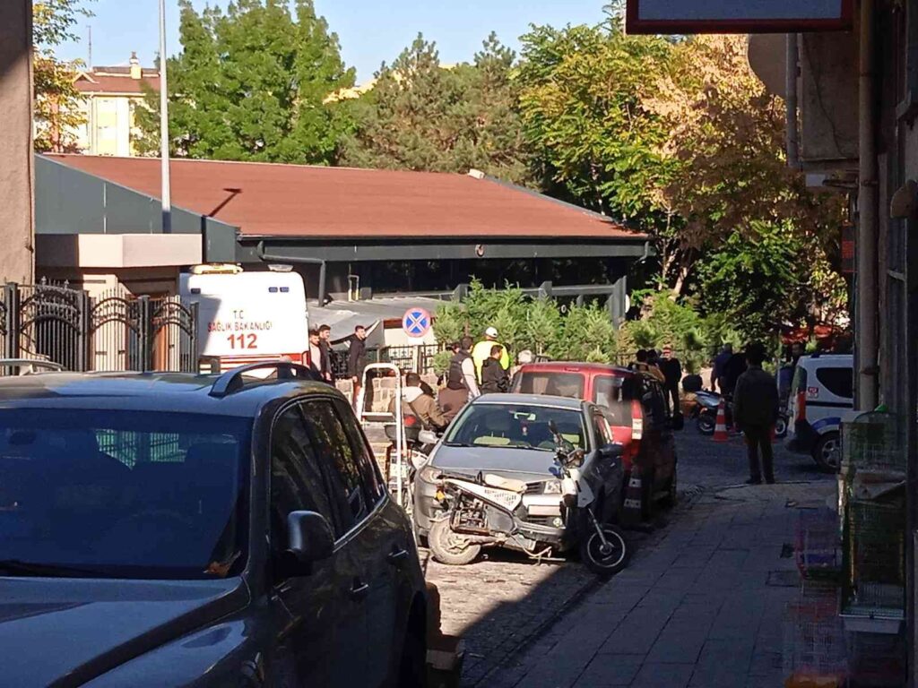 Esnaflar Arasında Çıkan Kavgada Bi̇r Ki̇şi̇ Darp Sonucu Yaralandı