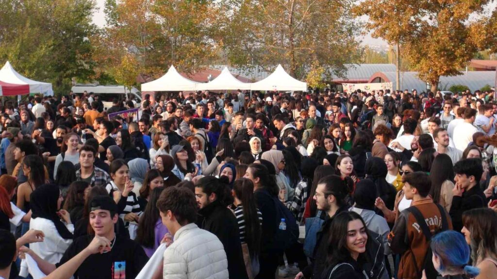 Esogü Meşenli̇k İle Şenlendi̇