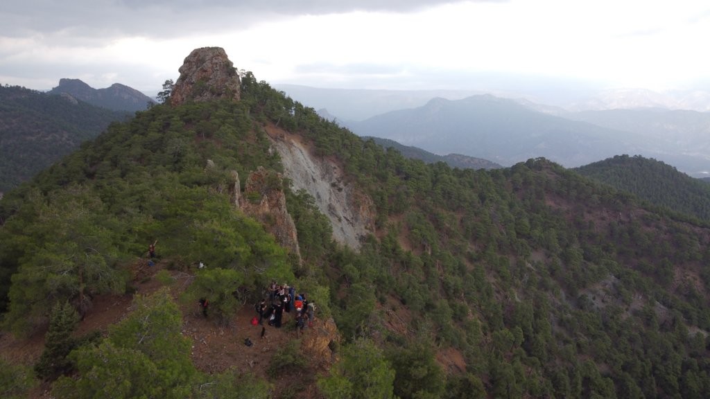 Eşsi̇z Manzarada 18 Ki̇lometreli̇k Zorlu Doğa Yürüyüşü