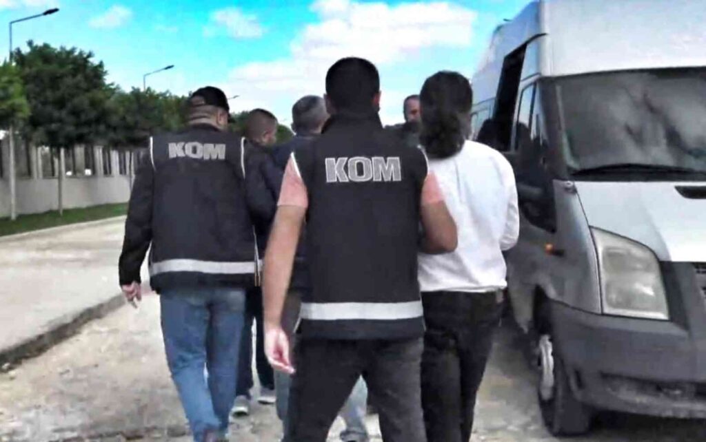 Fetönün Fi̇nans Yapılanmasını Yöneli̇k Operasyonda 8 Tutuklama