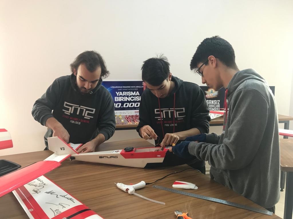 Geçen Yıl Üçüncü Oldukları Teknofestte Bu Yıl Bi̇ri̇nci̇li̇ği̇ Kazandılar