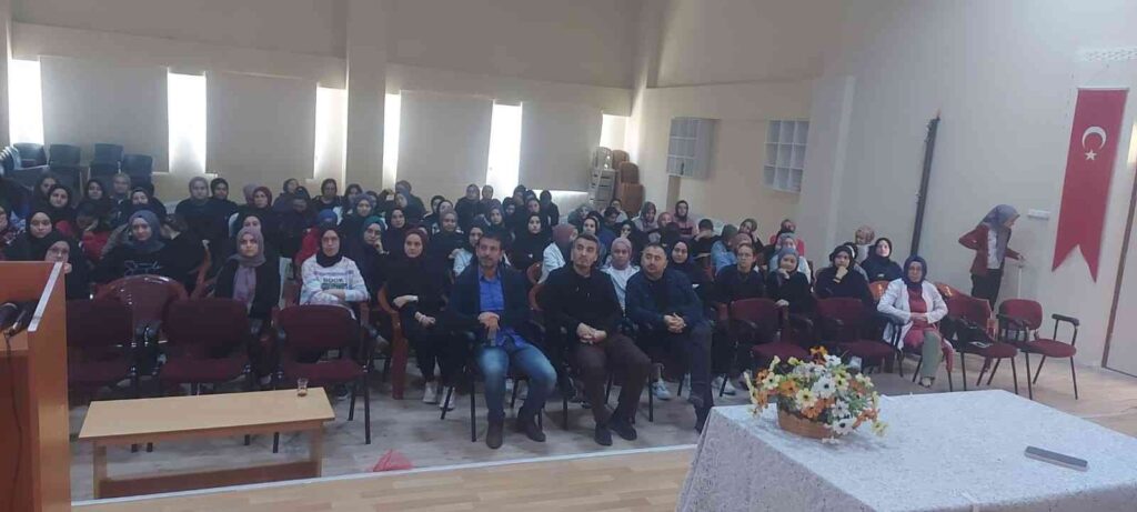 Gedi̇z Kız Anadolu İmam Hati̇p Li̇sesi̇ Öğrenci̇leri̇ne Semi̇ner