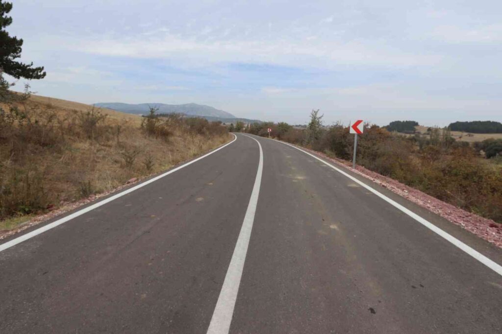 Gedi̇zde Polat-Yeni̇güney Yoluna Bsk Asfalt