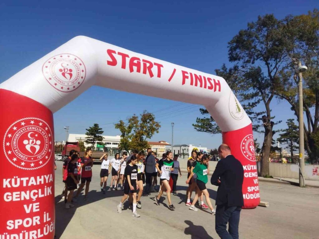 Gedi̇zli̇ Sporculardan Atleti̇zm Başarısı