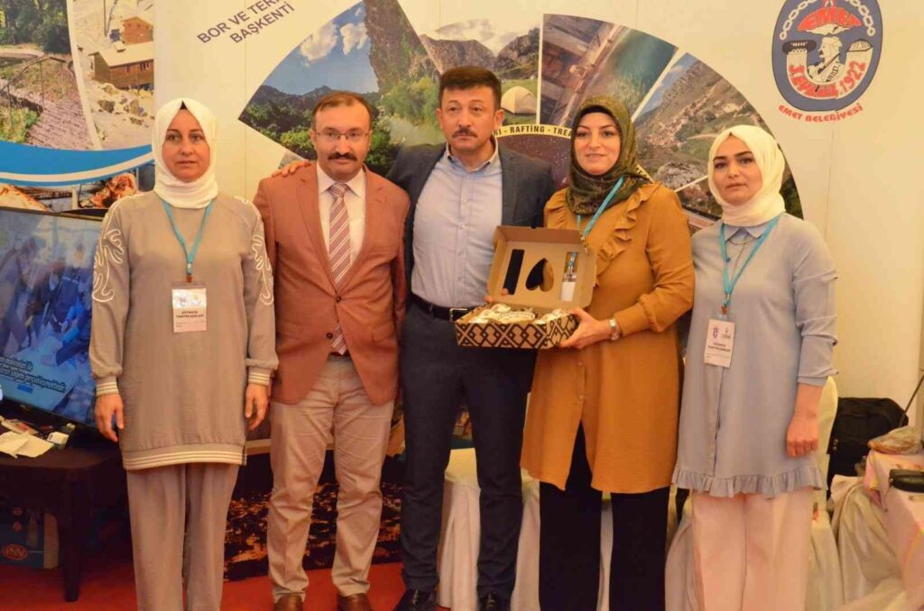 Genel Başkan Yardımcısı Hamza Dağ, Emet Standını Gezdi̇