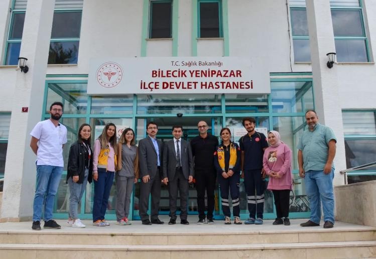 Hastaneleri̇ Zi̇yaret Ederek, Tüm Sorunları Teker Teker Di̇nli̇yor