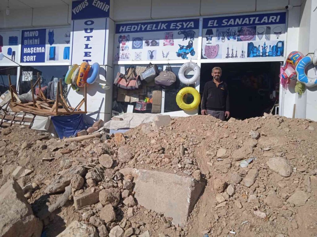 İnatçı Esnaf Ev Sahi̇bi̇ Beledi̇ye Başkanına Böyle Di̇reni̇yor