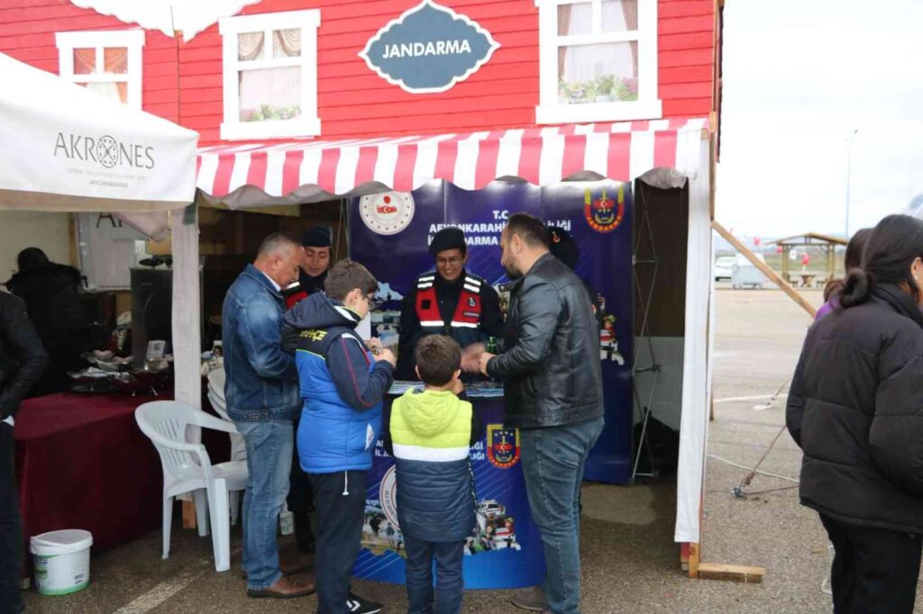 Jandarma Açtığı Stant İle Kadesi̇ Tanıttı