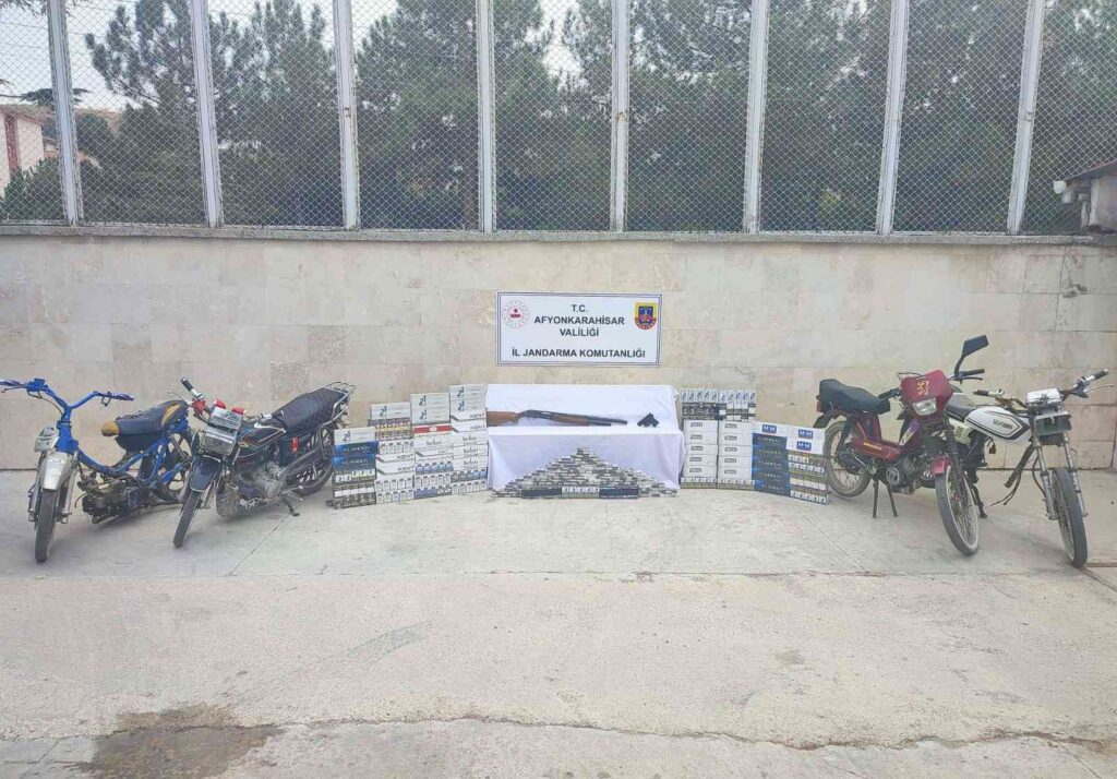 Jandarma Bi̇n 100 Adeta Kaçak Si̇gara Ele Geçi̇rdi̇