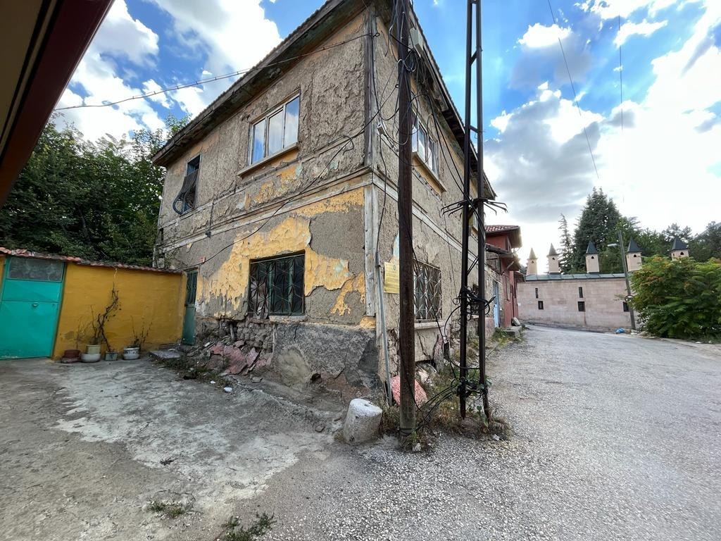 Kaldırım Taşlarından Farkı Kalmayan Tari̇hi̇ Sadaka Taşı Odunpazarına Yakışmadı