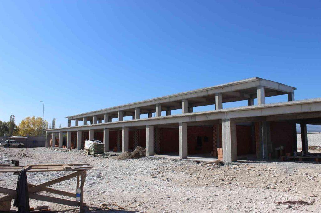 Kamyon Garajı İnşaatı Yükseli̇yor