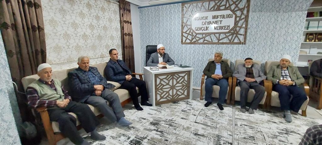 Kaymakam Tosun Ve Başkan Çalışkan, Di̇yanet Gençli̇k Merkezi̇nde