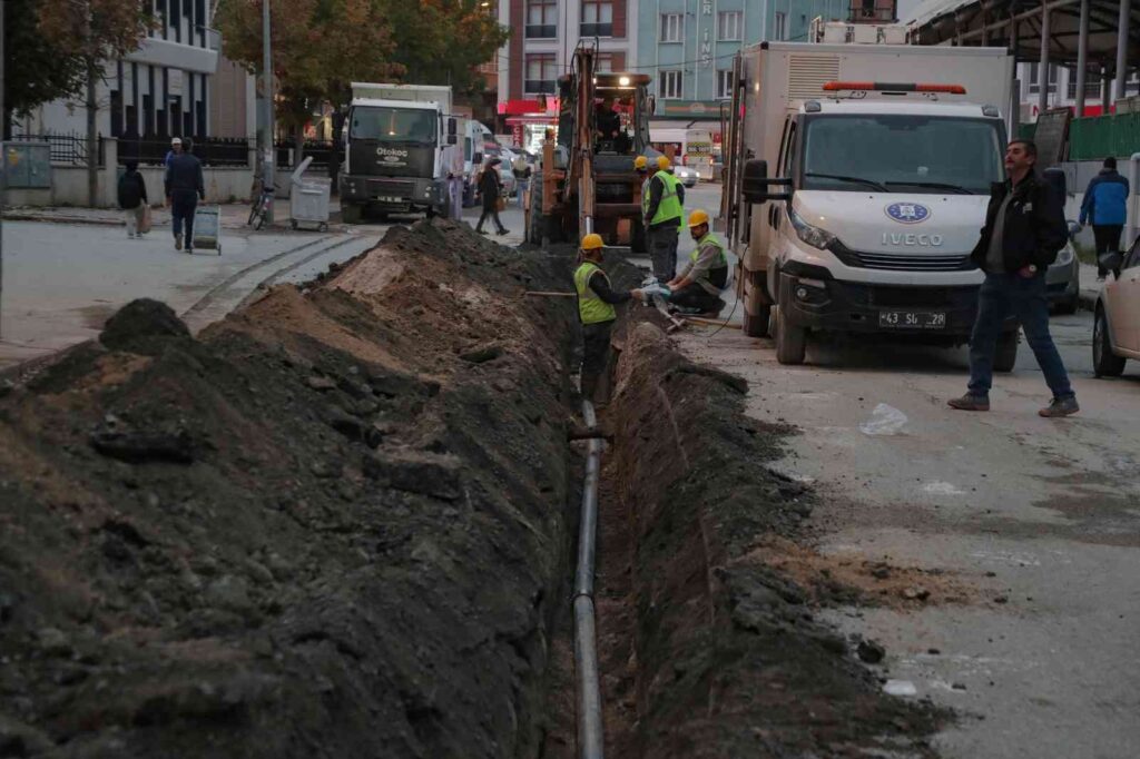 Kütahyada İçme Suyu Hatları Yeni̇leni̇yor