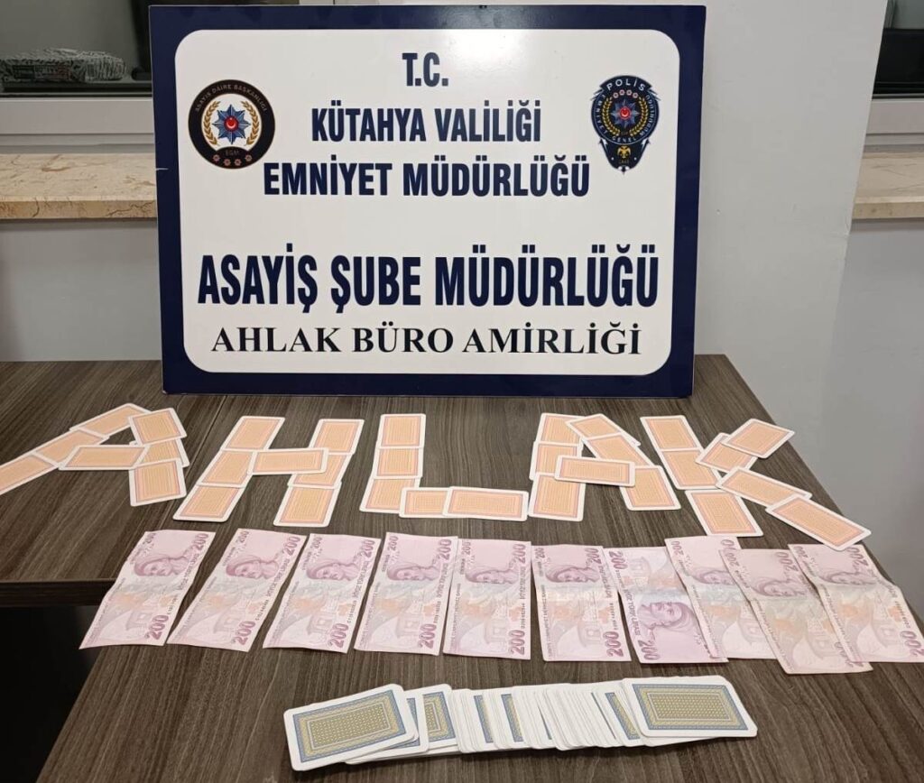 Kütahyada Kumar Oynayan 6 Ki̇şi̇ye 9 Bi̇n 95 Tl Para Cezası