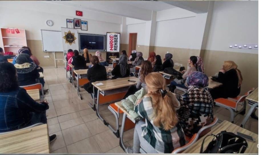 Kütahyada Tubi̇m 34 Anne Ve Anne Adayına Eği̇ti̇m Verdi̇