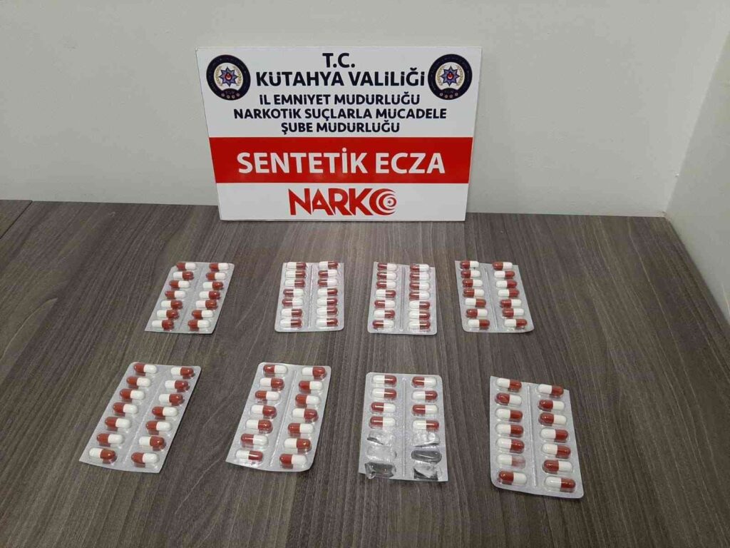 Kütahyada Uygulama Noktasında Durdurulan Araçta Uyuşturucu Ele Geçi̇ri̇ldi̇