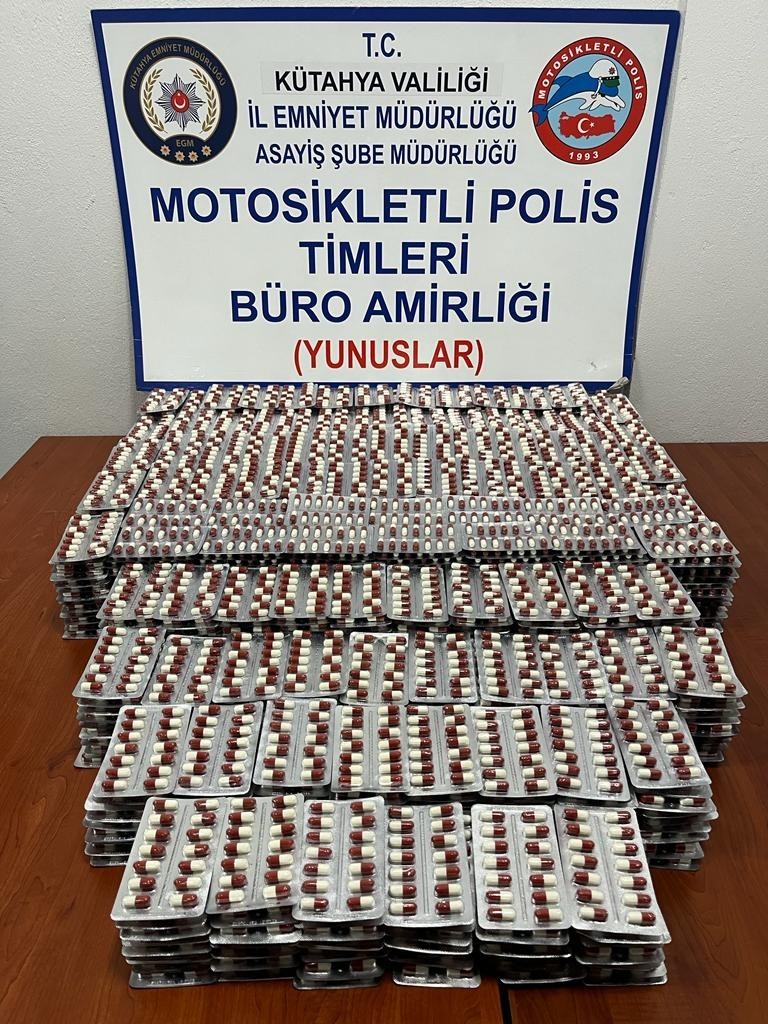 Kütahyada Yunus Ti̇mleri̇nce 9 Bi̇n 30 Adet Uyuşturucu Hap Ele Geçi̇ri̇ldi̇