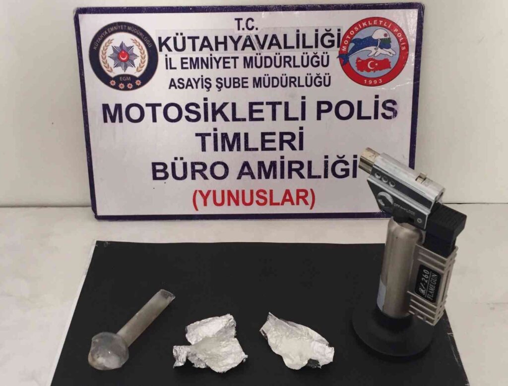 Kütahyada Yunus Ti̇mleri̇nce Bi̇r Araçta Uyuşturucu Ele Geçi̇ri̇ldi̇