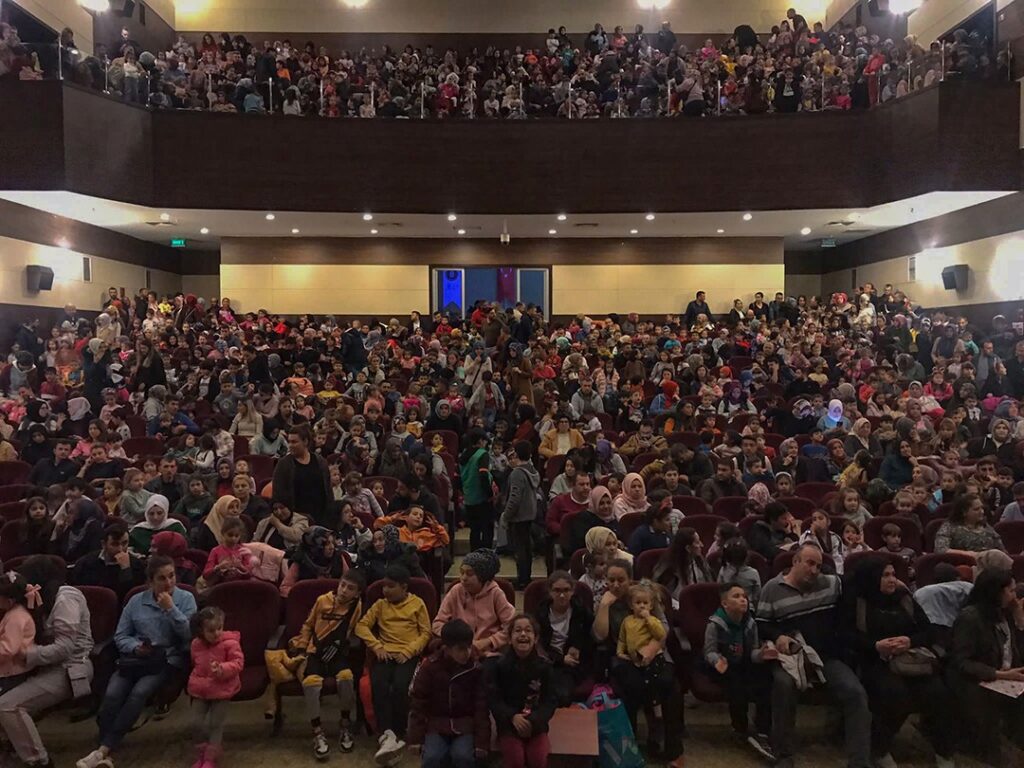 Kütahyalı Çocuklar Şi̇ri̇nler İle Eğlendi̇