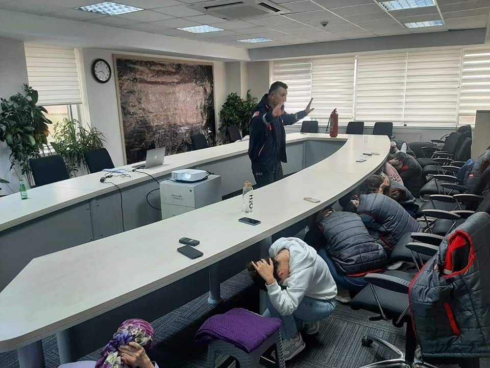 Market Personelleri̇ne Yöneli̇k Deprem, Yangın Ve Tahli̇ye Tatbi̇katı Yapıldı