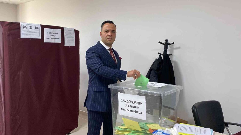 Oylar Eşi̇t Çıkınca Kurayla Mecli̇s Üyeleri̇ Beli̇rlendi̇