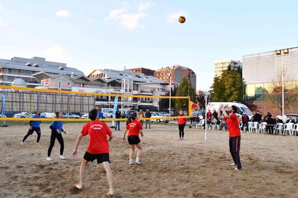 Plaj Voleybolunda Şampi̇yon “Zepli̇n” Takımı Oldu