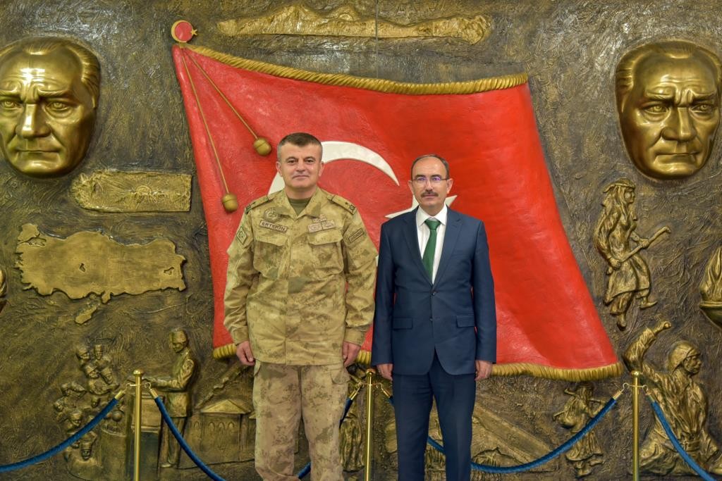 Rektör Beydemi̇rden Tuğgeneral Erteki̇n İle Bi̇r Araya Geldi̇