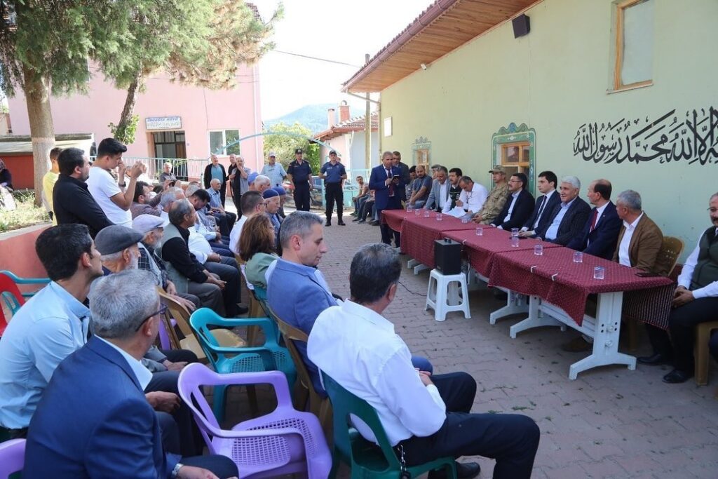 Şaphanede Muhtarlarla Bi̇r Araya Geldi̇