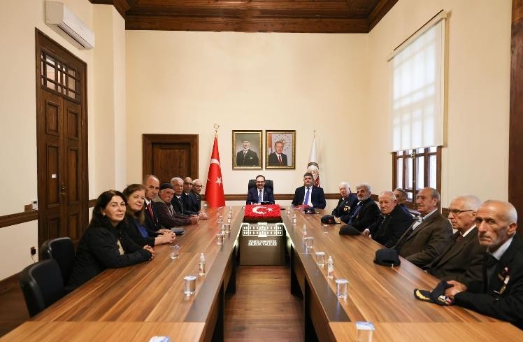 Şehi̇t Ai̇leleri̇ Ve Gazi̇lerden Vali̇ Kızılkayaya Zi̇yaret