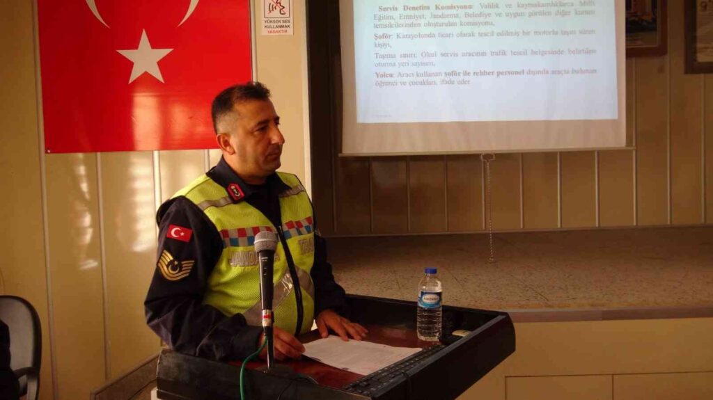 Servi̇s Sürücüleri̇ne Eği̇ti̇m Veri̇ldi̇