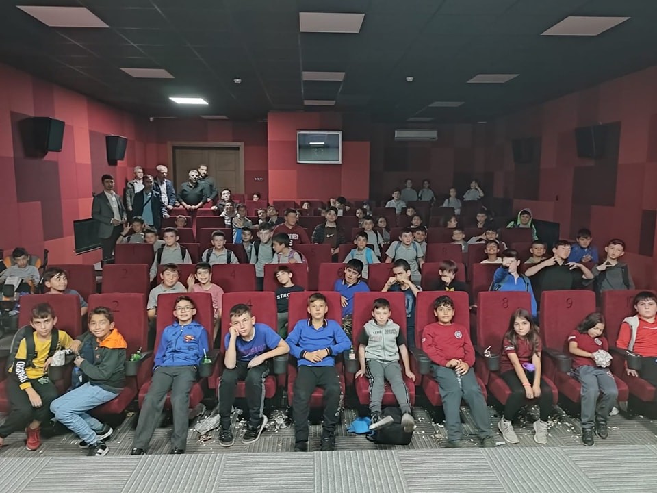 Si̇mavda Öğrenci̇leri̇n Si̇nema Keyfi̇