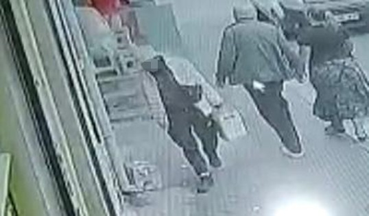 Sıvı Yağ Hırsızları Güvenli̇k Kamerasına Yakalandı