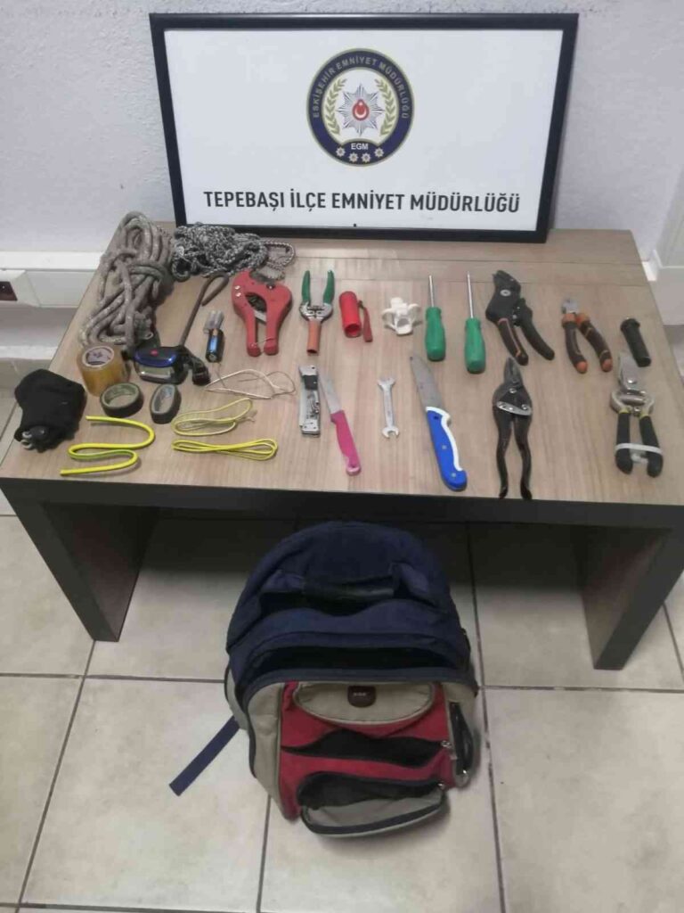 Suçüstü Yakalanan Kablo Hırsızları Tutuklandı