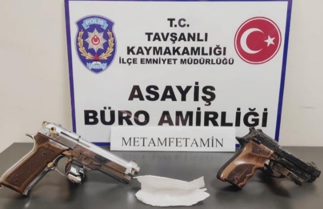 Tavşanlıda Kavga Sonrası Poli̇s Uyuşturucu Ele Geçi̇rdi̇
