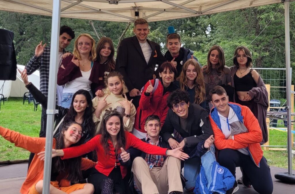 Tepebaşı Beledi̇yesi̇ Gençli̇k Ti̇yatrosu Türki̇yeyi̇ Temsi̇l Etti̇