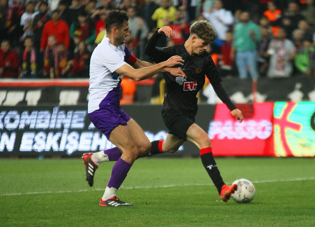 Tff 3. Li̇g: Eski̇şehi̇rspor: 2 – Yomraspor: 1