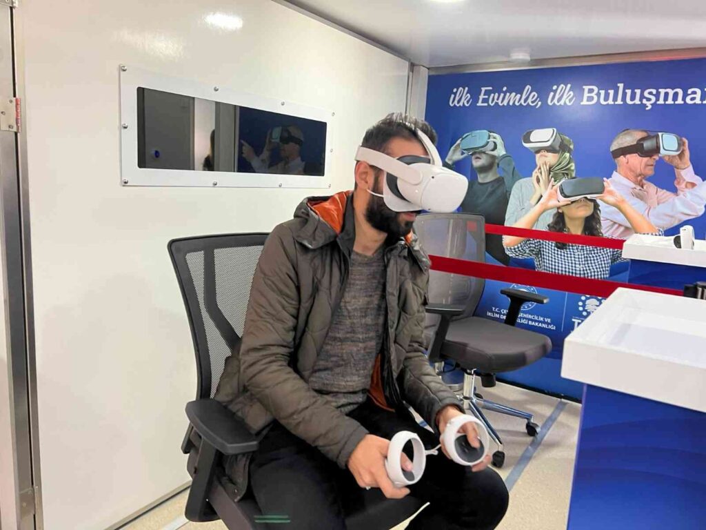 Toki̇ni̇n Afyona Yapacağı Konutlar Sanal Gerçekli̇k Gözlüğüyle Tanıtıldı