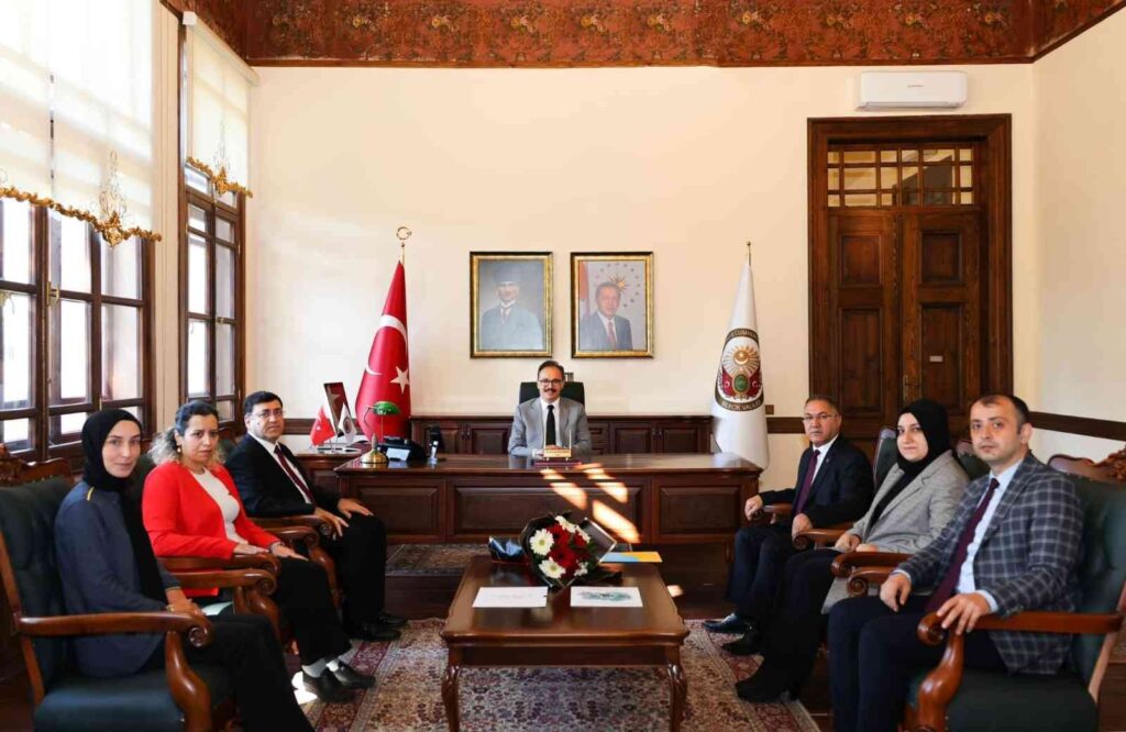 Vali̇ Kızılkaya, Ptt Personeli̇ İle Bi̇r Araya Geldi̇