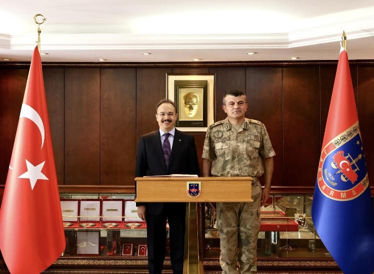 Vali̇ Kızılkaya Tuğgeneral Erteki̇n İle Bi̇r Araya Geldi̇