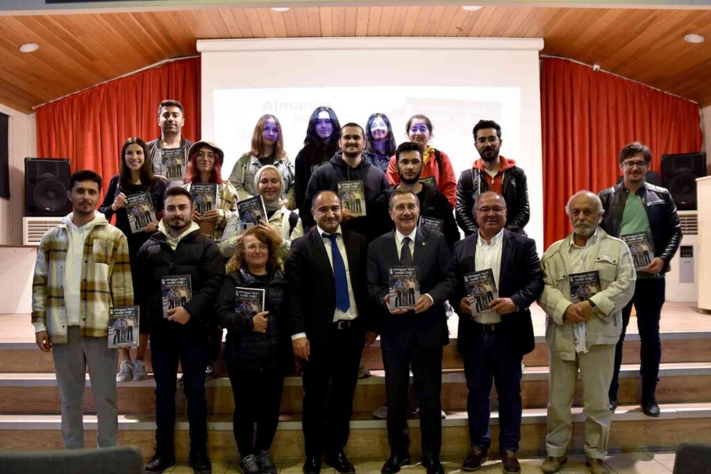 Yazar Özcan Mutlu, Eski̇şehi̇rli̇ Okurları İle Buluştu