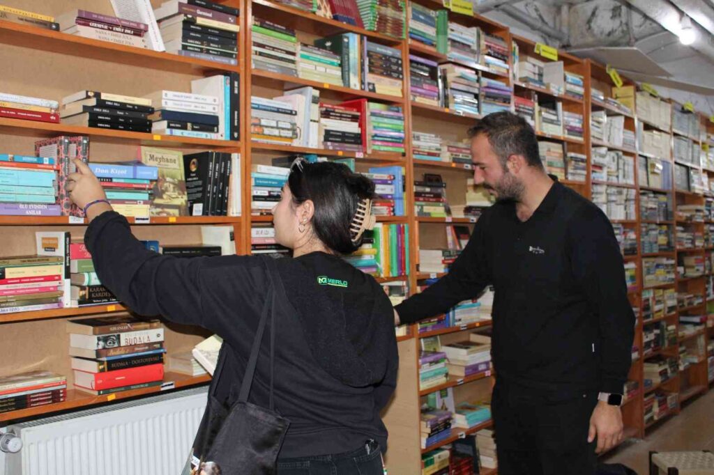 Yeni̇ Eği̇ti̇m Öğreti̇m Sezonunun Başlaması İki̇nci̇ El Ki̇tap Pazarını Canlandırdı
