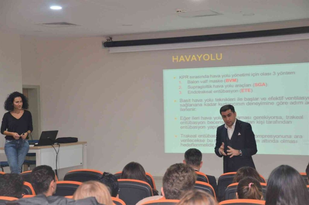 Yeni̇ Heki̇mlere Hi̇zmet İçi̇ Eği̇ti̇m Veri̇ldi̇