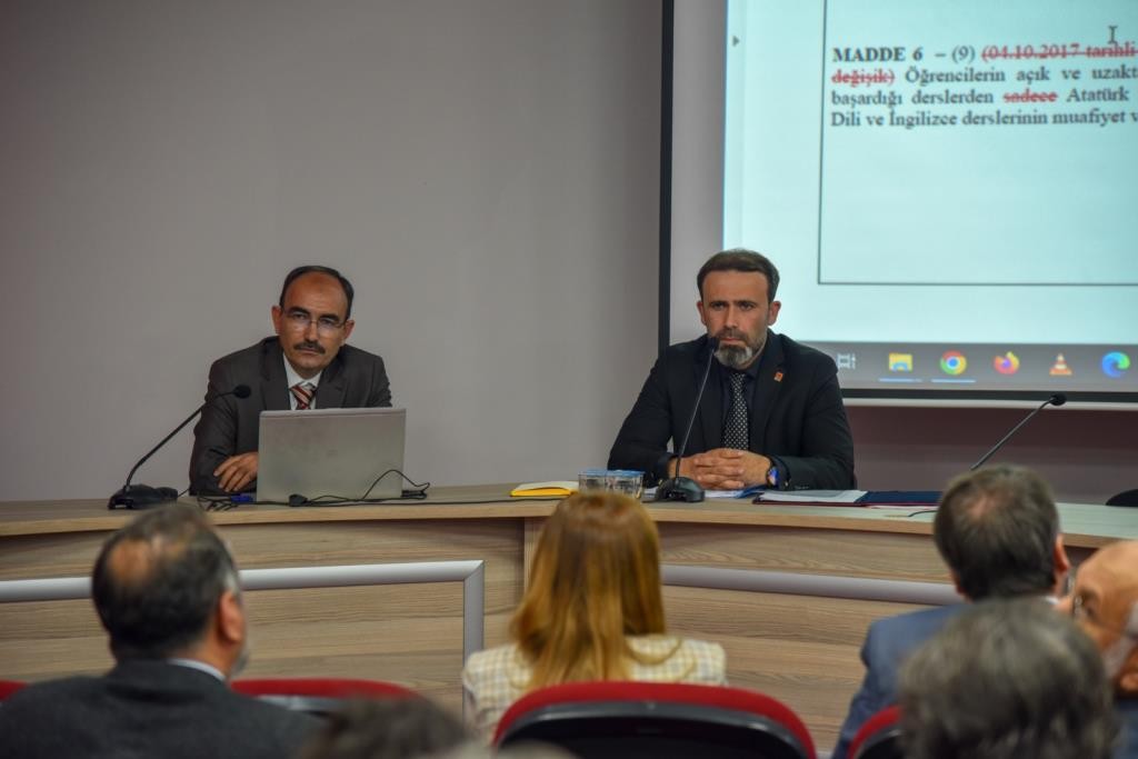 Yöneti̇m, Senato Toplantısı Tıp Fakültesi̇nde Yapıldı