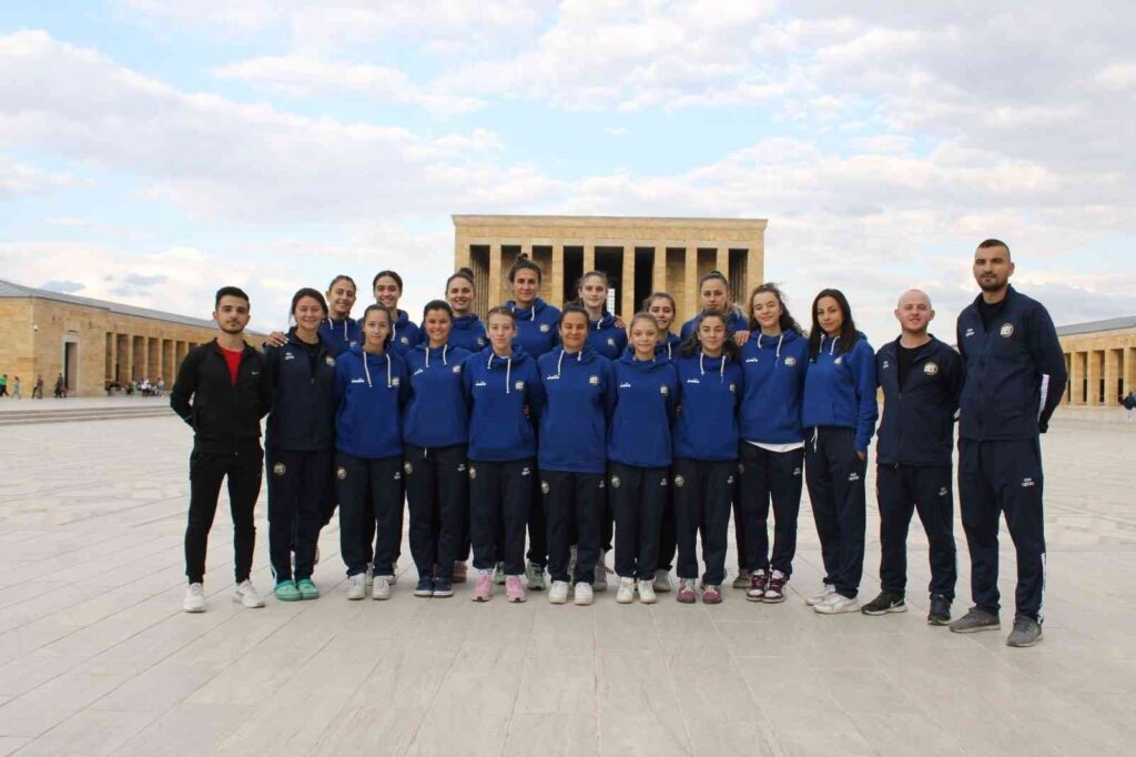 Zorlu Sezon Öncesi̇ Anıtkabi̇re Zi̇yaret