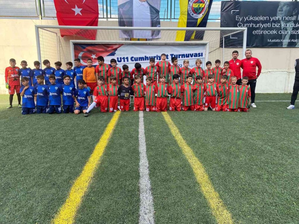 1308 Osmaneli̇ Beledi̇yespor U-11 Cumhuri̇yet Turnuvasıa Katıldı