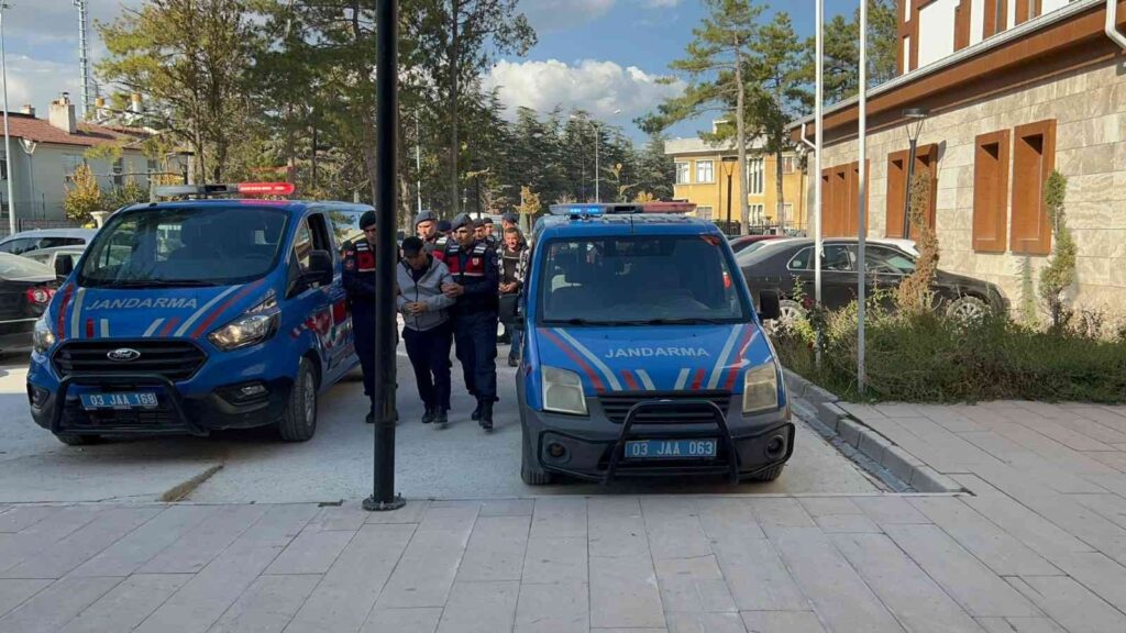 2 Ki̇şi̇ni̇n Si̇lahla Vurulduktan Sonra Yakıldığı Olayda Gözaltına Alınanlar Adli̇yeye Çıkarıldı