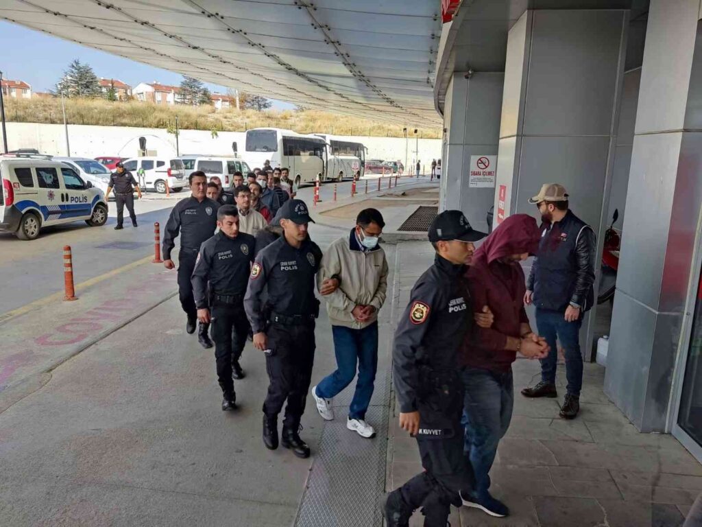 22 Fetö Şüpheli̇si̇ Adli̇yeye Sevk Edi̇ldi̇
