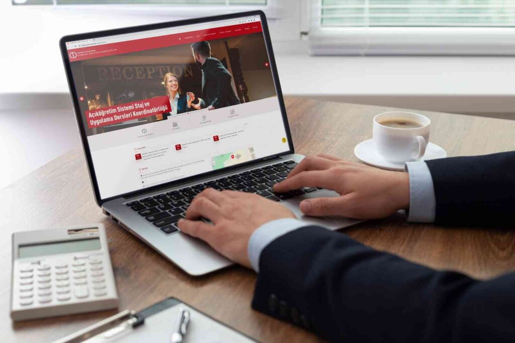 Açıköğreti̇m Fakültesi̇ni̇n Yeni̇ Web Adresi̇ Öğrenci̇lerle Buluşuyor