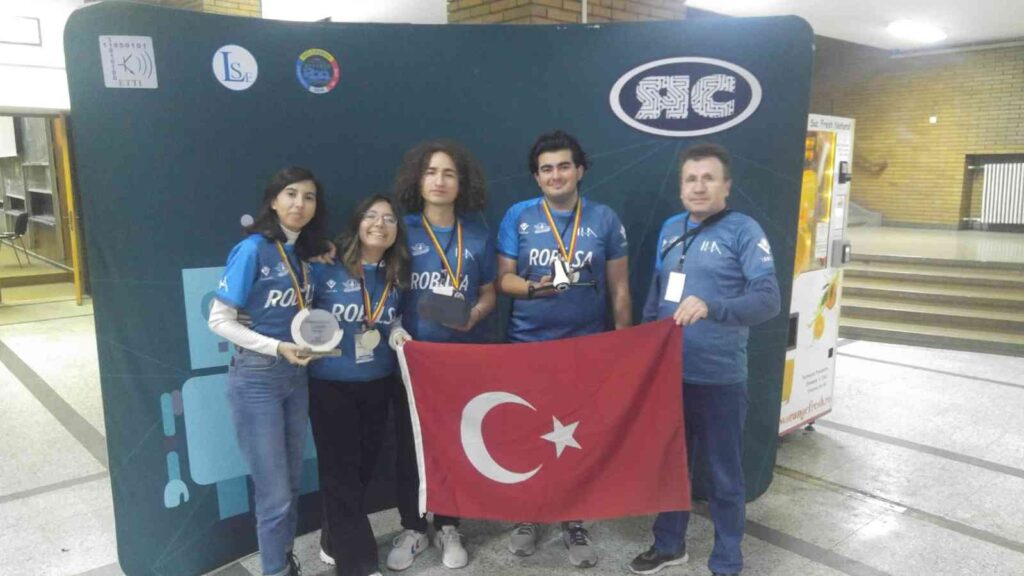 Afyonkarahi̇sar Robi̇lsa Takımıyla Dünya Bi̇ri̇nci̇li̇ği̇ Gururunu Yaşadı