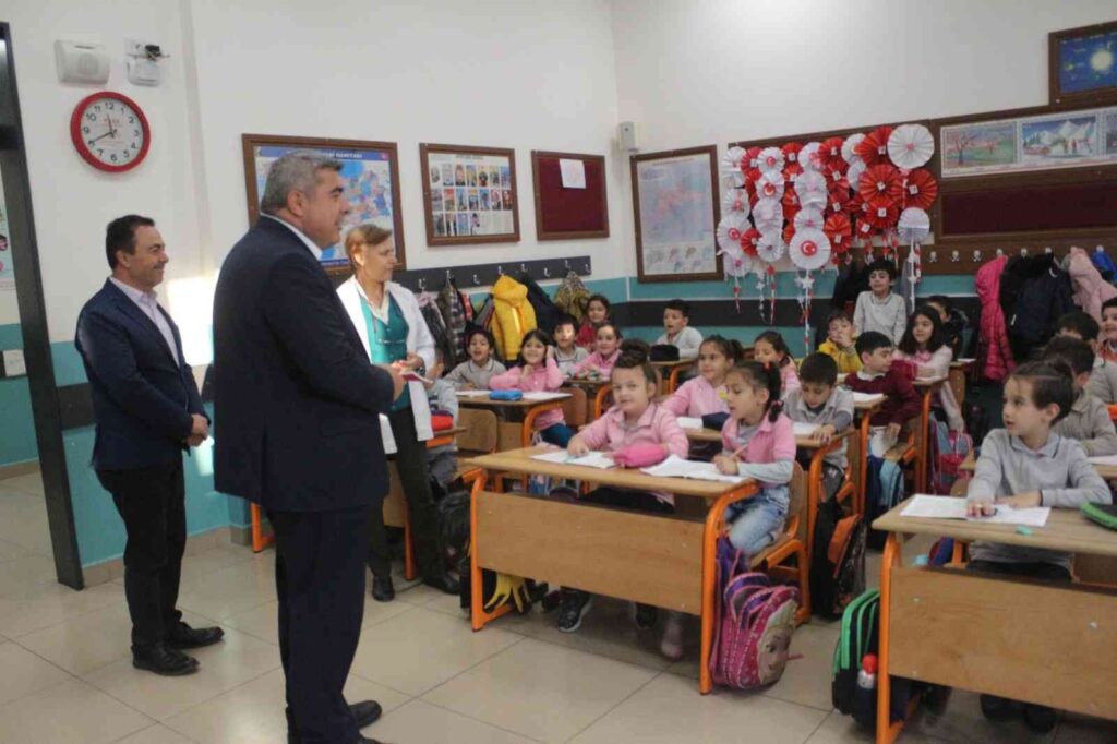 Afyonkarahi̇sara Yeni̇ Atanan İl Mi̇lli̇ Eği̇ti̇m Müdürü İlk Günden Derslere Gi̇rdi̇